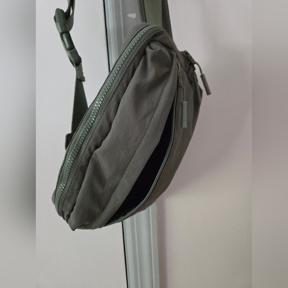 Iris & Rainbow Olive Green Crossbody Bag with Bottle Holder - Picture 8 of 11